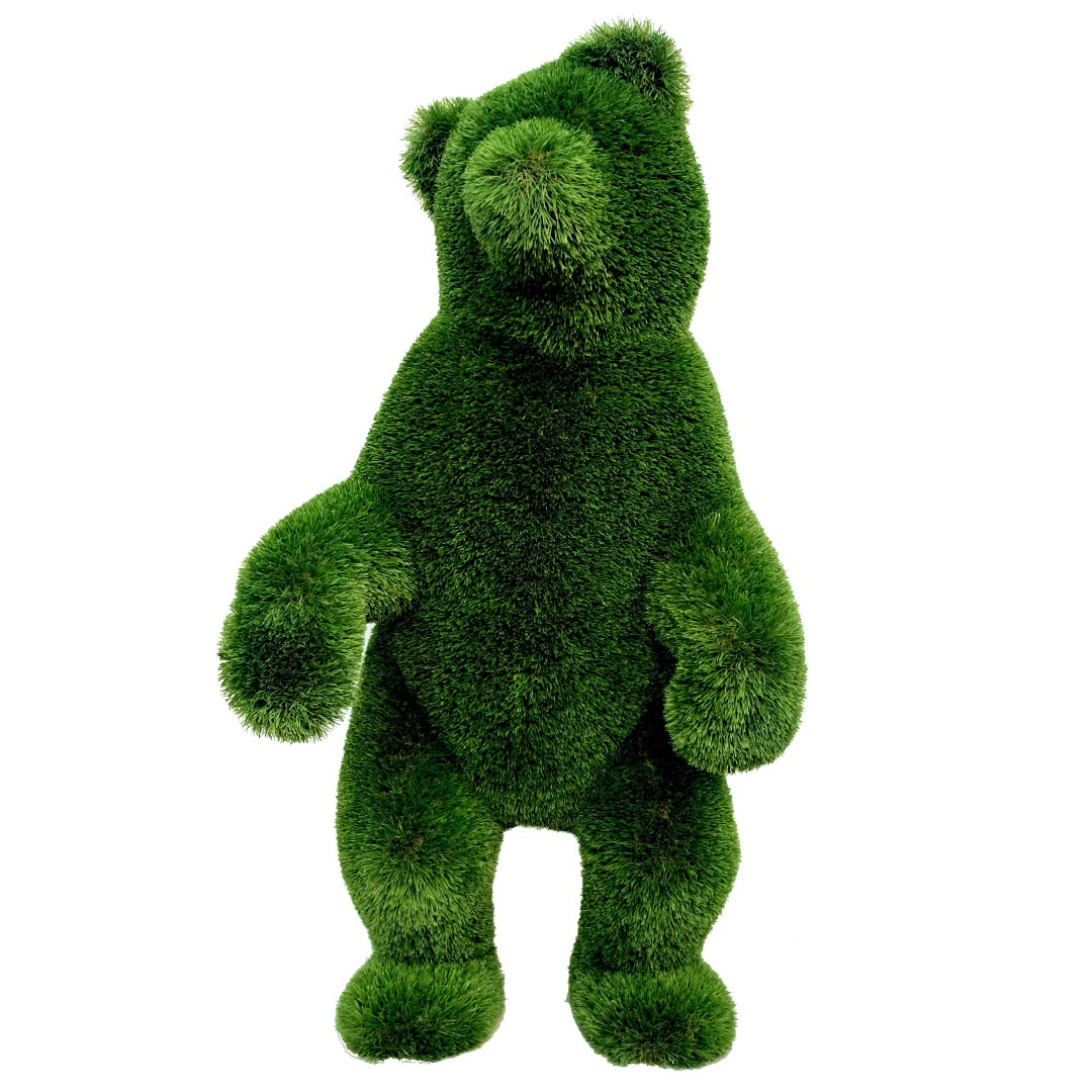 Orso in piedi in erba sintetica