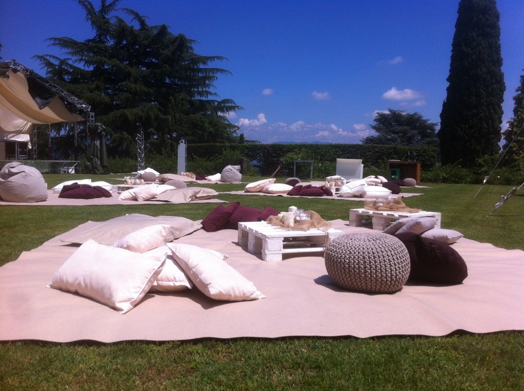 Tappetone con cuscini - immagine 8